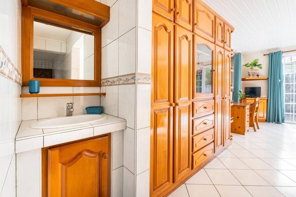Chaine Lodge Maison Entiere Free Parking & Wifi 3Min De L'Aeroport Faaa Exterior photo