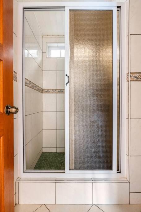 Chaine Lodge Maison Entiere Free Parking & Wifi 3Min De L'Aeroport Faaa Exterior photo
